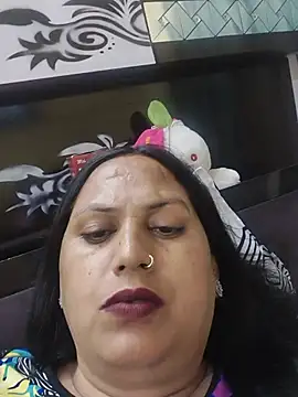 Hotmylips online show from May 25, 2026, 4:24 pm