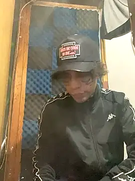 baby young online show from December 22, 2025, 9:01 pm