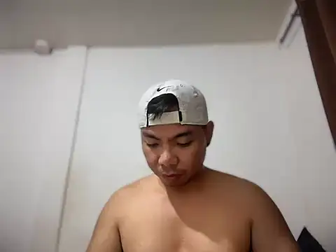 Snapshot of chubbybear_08 chatting on February 12, 2026, 2:12 pm chubbybear 08 online show from February 12, 2026, 2:12 pm