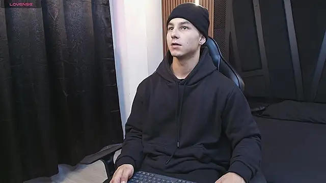 Noah Clarkk online show from March 8, 2026, 1:26 pm