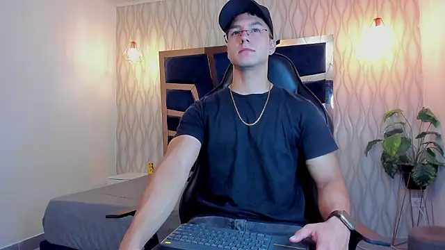 Noah Clarkk online show from March 18, 2026, 5:27 pm