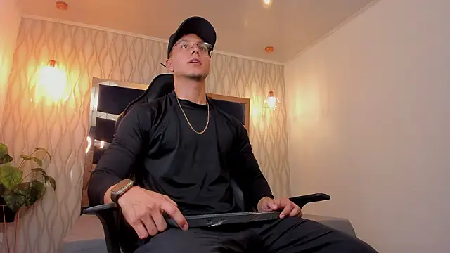 Noah Clarkk online show from March 23, 2026, 5:39 pm