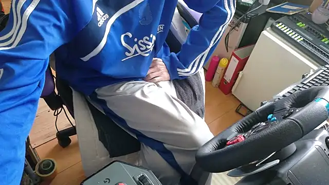 Gay-Versaut online show from February 9, 2026, 12:20 pm