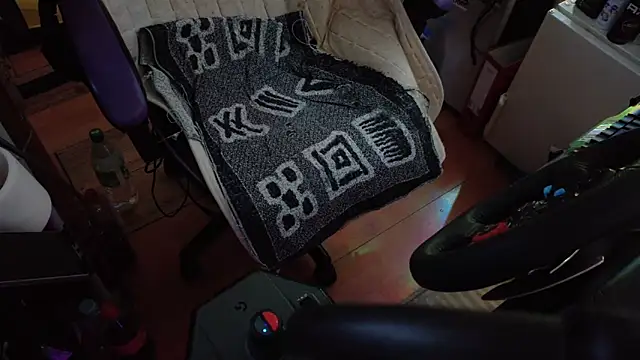 Gay-Versaut online show from March 8, 2026, 8:56 pm