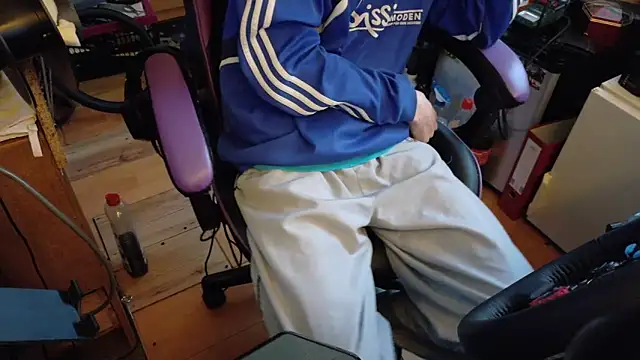 Gay-Versaut online show from April 4, 2026, 5:32 pm