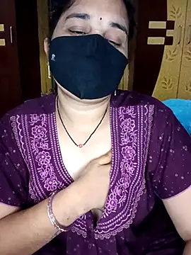 maduri   online show from April 3, 2026, 5:22 pm