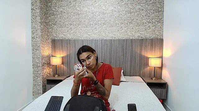 Snapshot of zoe_bermudez chatting on December 19, 2025, 11:28 am zoe bermudez online show from December 19, 2025, 11:28 am