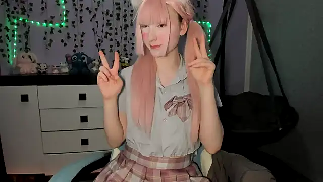 Yoonhee ki online show from February 8, 2026, 2:42 pm