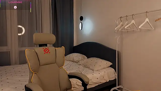 fallin lovee online show from February 12, 2026, 9:10 pm