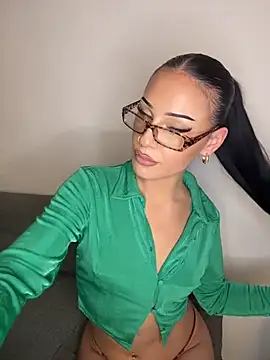 Naomi-Fox online show from January 5, 2026, 8:01 pm