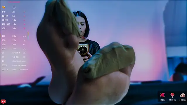 ScarlettRedsins online show from February 12, 2026, 1:00 am