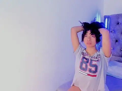 Snapshot of Mia_Cavalli chatting on December 18, 2025, 9:43 pm Mia Cavalli online show from December 18, 2025, 9:43 pm