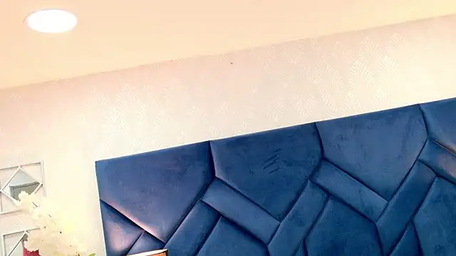 VioletaJhonson online show from December 20, 2025, 3:30 pm