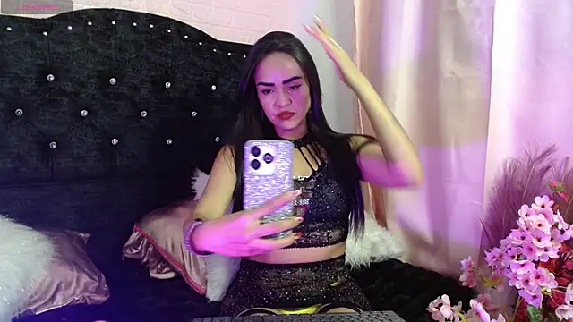 Ambar Rouxee online show from January 5, 2026, 8:01 pm