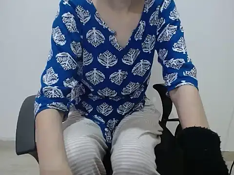 Farhana beautyfull online show from April 3, 2026, 3:48 am