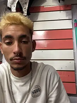 Snapshot of GuioficialBr chatting on February 2, 2026, 2:27 pm GuioficialBr online show from February 2, 2026, 2:27 pm