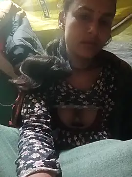 Snapshot of Cuty_priti chatting on February 8, 2026, 11:30 pm Cuty priti online show from February 8, 2026, 11:30 pm