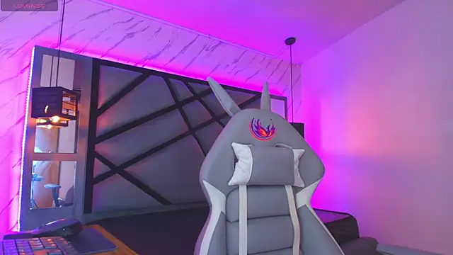 Lili Evanss online show from February 4, 2026, 12:11 pm