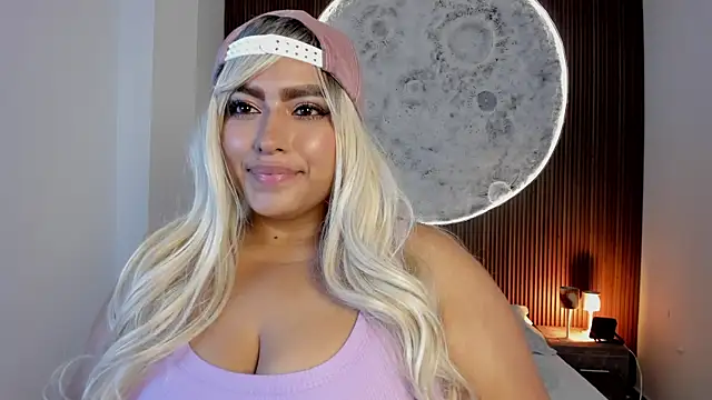 Snapshot of AmbarBrownn_ chatting on May 16, 2026, 4:20 am AmbarBrownn online show from May 16, 2026, 4:20 am