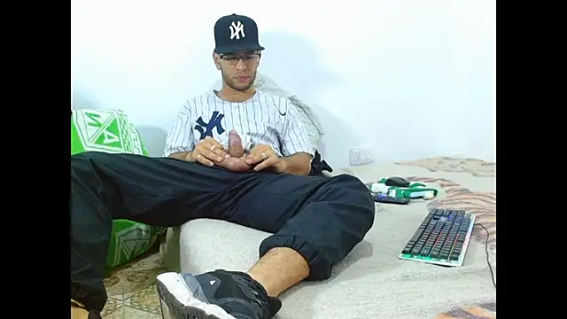Snapshot of Alphamaster_92 chatting on June 23, 2026, 7:45 pm Alphamaster 92 online show from June 23, 2026, 7:45 pm