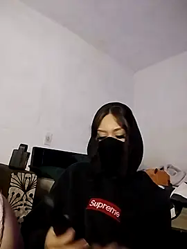 valerria 44 online show from April 17, 2026, 1:19 am