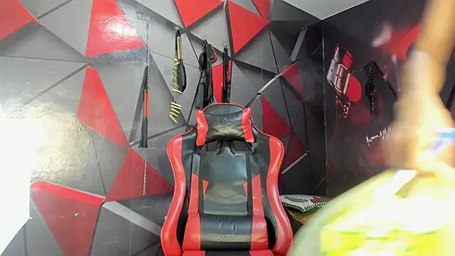 Victor LatinBoy online show from February 8, 2026, 7:39 pm