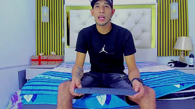 Snapshot of UnitedSoul chatting on January 16, 2026, 11:53 pm UnitedSoul online show from January 16, 2026, 11:53 pm