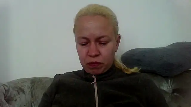 jennyblondeuk online show from April 8, 2026, 3:12 pm
