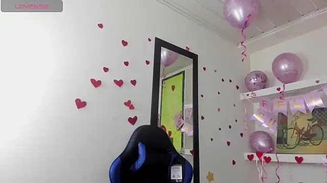 Snapshot of ashley-17 chatting on February 22, 2026, 5:19 am ashley-17 online show from February 22, 2026, 5:19 am