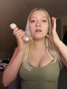 EmmiPemmi online show from December 20, 2025, 3:08 pm