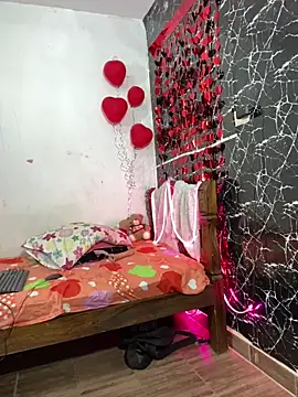 Snapshot of TheSexyLaura chatting on February 12, 2026, 9:10 pm TheSexyLaura online show from February 12, 2026, 9:10 pm