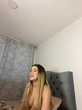 cute emmma online show from March 1, 2026, 11:23 am