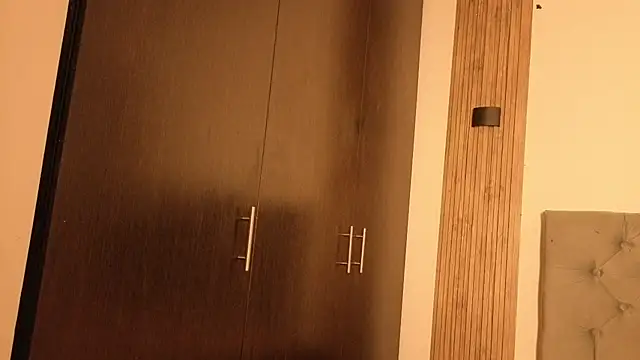 cute emmma online show from April 15, 2026, 11:06 am