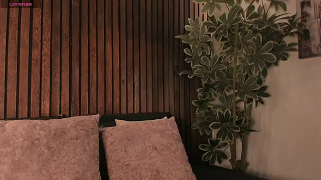 Lilith Sage  online show from April 12, 2026, 2:33 pm