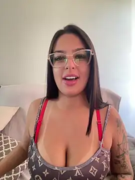 jujuarantes  2026 online show from March 27, 2026, 1:11 pm