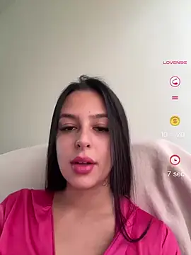 Snapshot of jujuarantes__2026 chatting on June 2, 2026, 1:35 pm jujuarantes 2026 online show from June 2, 2026, 1:35 pm