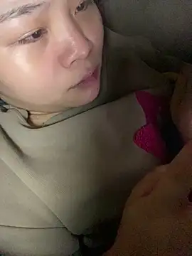 lili-roze online show from February 1, 2026, 8:57 am