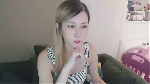 Snapshot of whitecat13 chatting on July 10, 2026, 11:57 am whitecat13 online show from July 10, 2026, 11:57 am