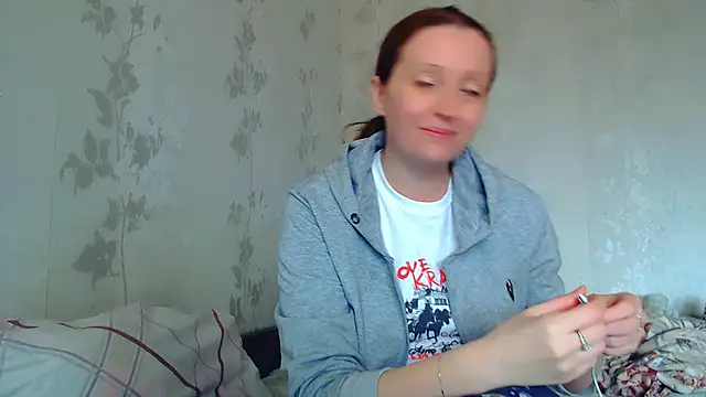 CrystallAngel online show from April 18, 2026, 1:04 pm