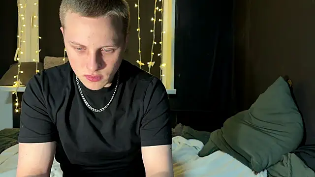 Snapshot of love4couple chatting on March 15, 2026, 5:08 pm love4couple online show from March 15, 2026, 5:08 pm