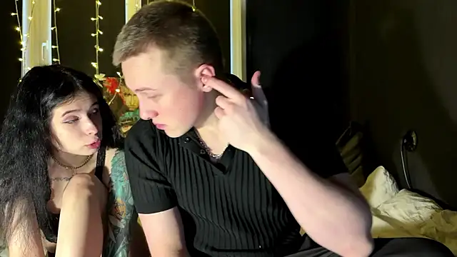 Snapshot of love4couple chatting on March 22, 2026, 2:20 pm love4couple online show from March 22, 2026, 2:20 pm