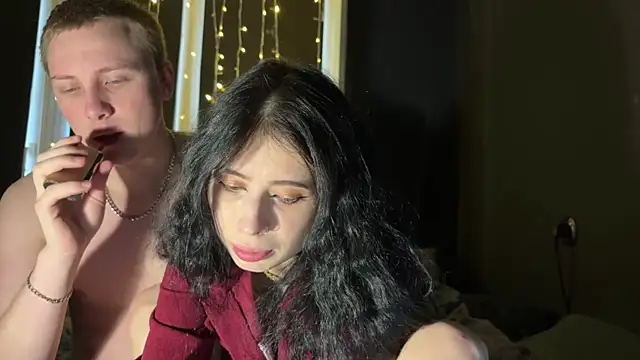 Snapshot of love4couple chatting on April 8, 2026, 6:35 am love4couple online show from April 8, 2026, 6:35 am