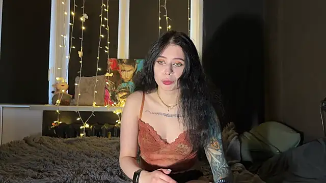 Snapshot of love4couple chatting on April 10, 2026, 6:18 am love4couple online show from April 10, 2026, 6:18 am