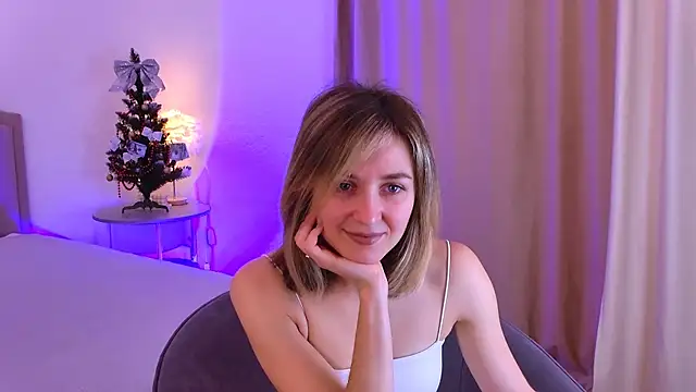 Snapshot of EmeraldGlow chatting on January 7, 2026, 2:41 pm EmeraldGlow online show from January 7, 2026, 2:41 pm