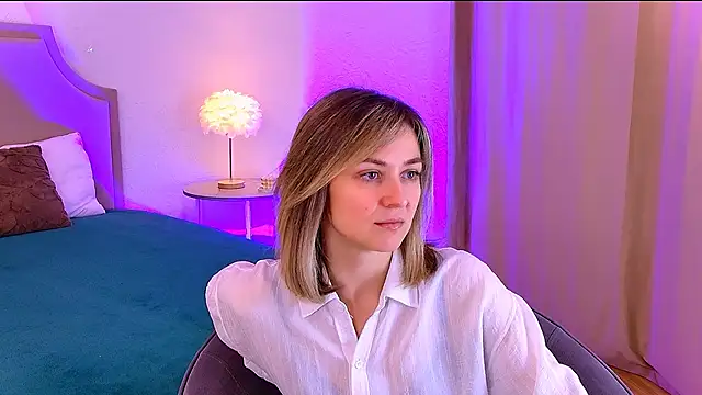 Snapshot of EmeraldGlow chatting on January 14, 2026, 2:44 pm EmeraldGlow online show from January 14, 2026, 2:44 pm