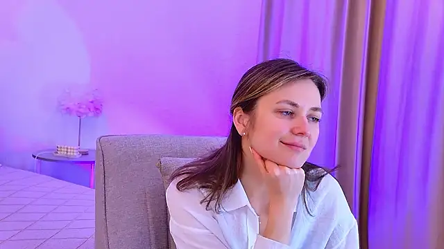 EmeraldGlow online show from March 26, 2026, 2:33 pm