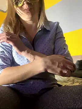 SexyMamiVee online show from January 10, 2026, 6:20 pm