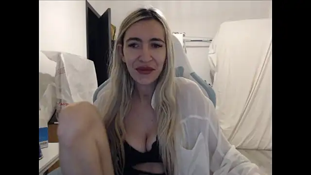 BarbieBlondieGirl online show from February 22, 2026, 7:01 pm