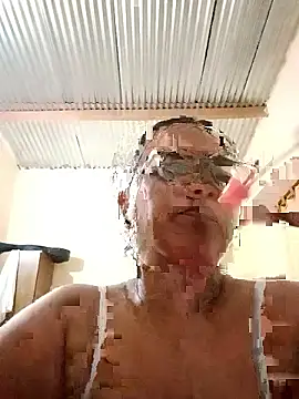 lucy henao  online show from January 17, 2026, 4:17 am