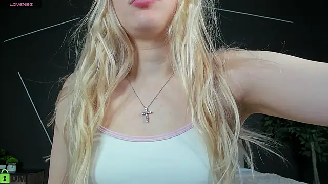 ChloeAlba online show from May 2, 2026, 3:11 am